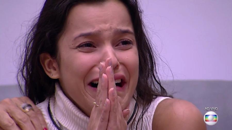 Emilly chora após eliminação de Marcos - Reprodução/TVGlobo