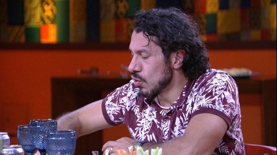Rômulo é convidado de Ieda para almoço do anjo - Reprodução/TVGlobo