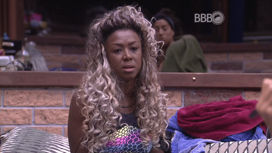 22.fev.2016 - Adélia se diz incomodada com o resultado da votação do último domingo. Juliana foi indicada pela casa com cinco votos, Ana Paula foi a escolha dos líderes Renan e Tamiel - Reprodução/TV Globo