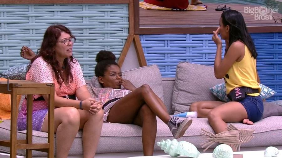 Mara, Nayara e Gleici conversam no "BBB18" - Reprodução/GloboPlay