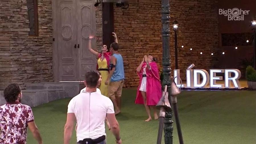 Vivian e Mayara vencem a primeira prova do líder do "BBB17" - Reprodução/TV Globo