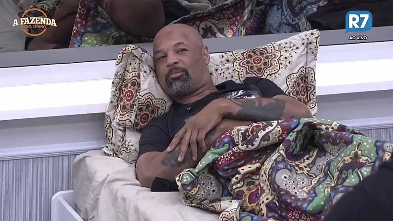 Dinei fala que Marcelo Ié Ié é a sua segunda opção de voto - Reprodução/R7