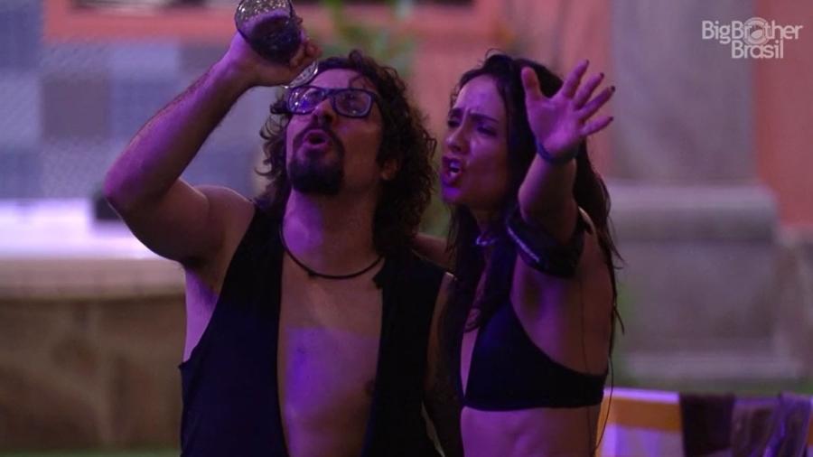 Ilmar se diverte com Marinalva em festa em homenagem a Marcos - Reprodução/TV Globo