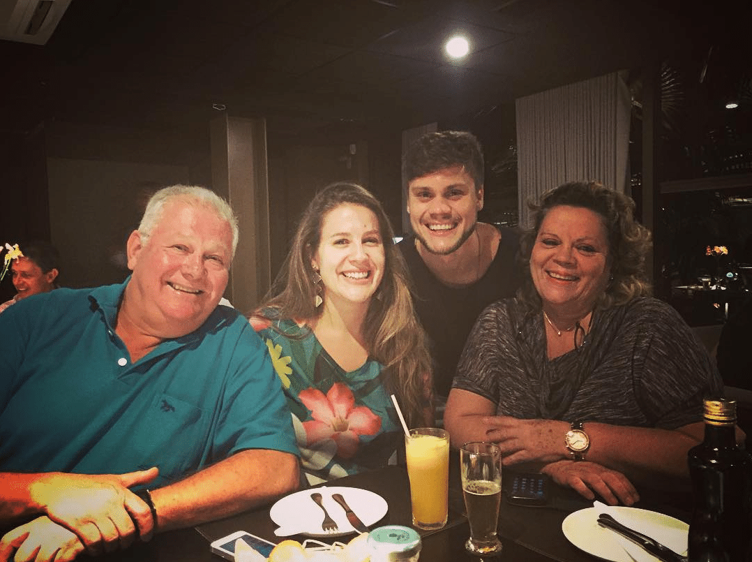 Breno, participante do "BBB18", ao lado da família - Reprodução/Intagram