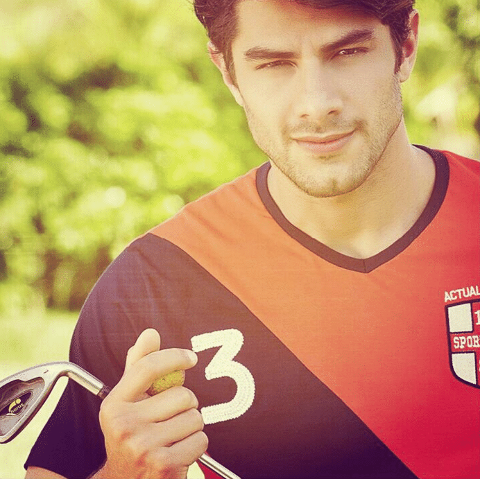 Modelo, Renan Oliveira tem 29 anos e é de Amparo (SP), mas mora na capital paulista. Ele está no BBB16 - Reprodução/Instagram/renanoliveira_bbb16_oficial