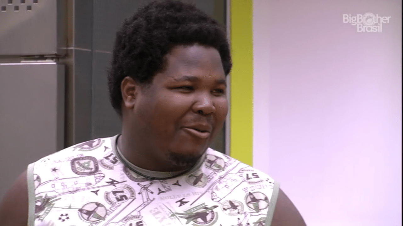 19.mar.2016 -  Ronan diz para Matheus que voltar de um paredão com ele seria a melhor coisa - Reprodução/TV Globo