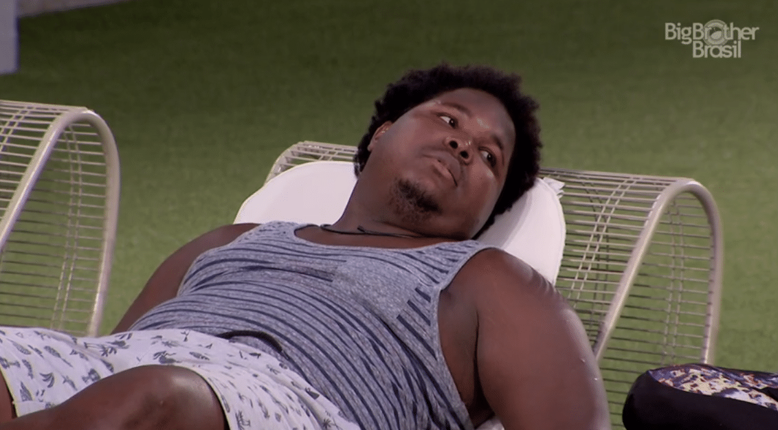 11.mar.2016 - Ronan já tem uma estratégia para o próximo paredão: "Se eu ganhar o anjo a gente espalha que vamos dar o anjo para a Munik. Mas na hora eu dou o anjo para você" - Reprodução/TV Globo