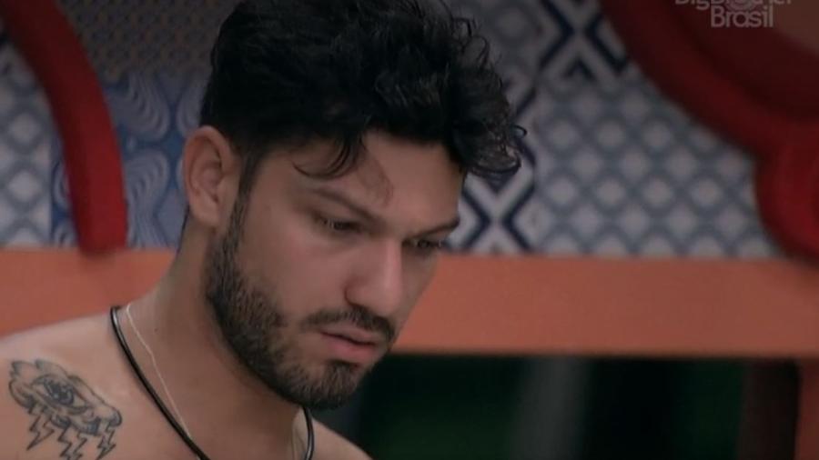 Luiz Felipe reclama de falta de voz - Reprodução/TV Globo