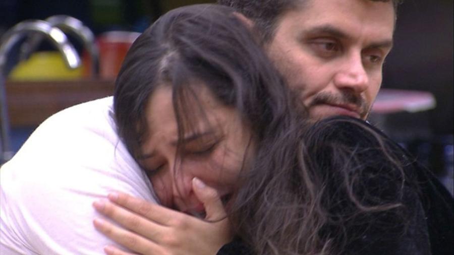 Emilly chora após briga com Ilmar - Reprodução/TV Globo