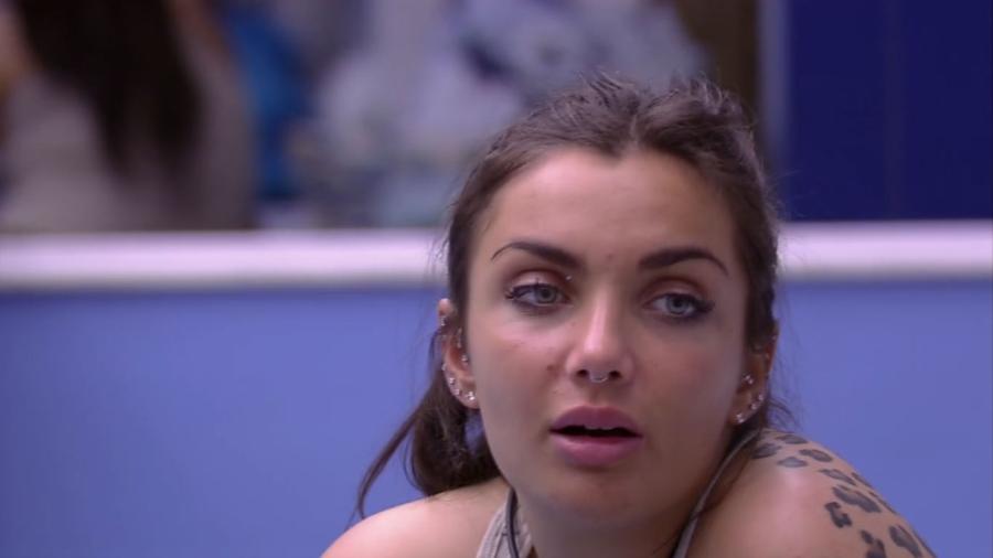 Elettra conversa com Ieda no quarto azul - Reprodução/TV Globo