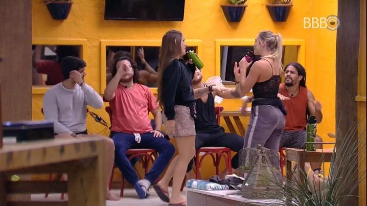 Patrícia e Jéssica se apresentam no "The Voice" - Reprodução/GlobosatPlay - Reprodução/GlobosatPlay