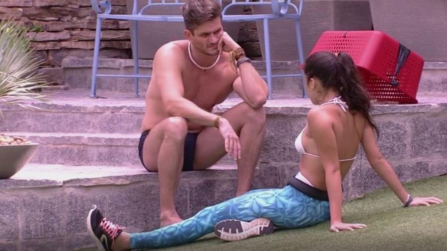 Marcos conversa como Emilly sobre possibilidade de ser eliminado - Reprodução/TVGlobo