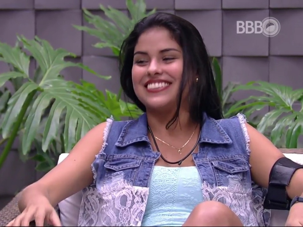 19.mar.2016 - Munik conta aos brothers que depois de sair do "BBB16", pretende fazer lipoaspiração - Reprodução/TV Globo