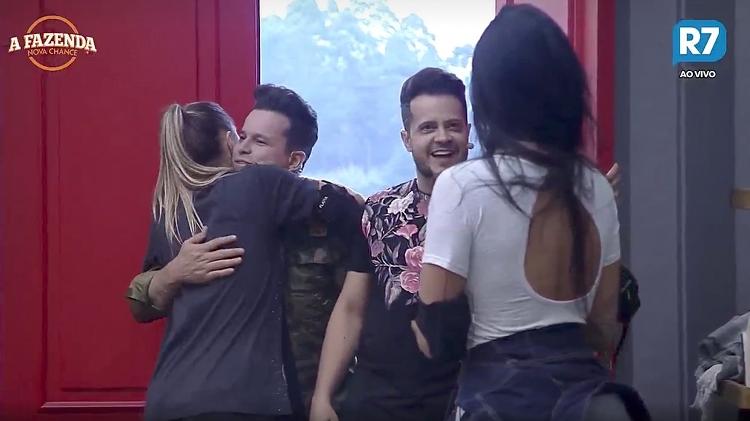 Dupla entra na sede - Reprodução/R7 - Reprodução/R7