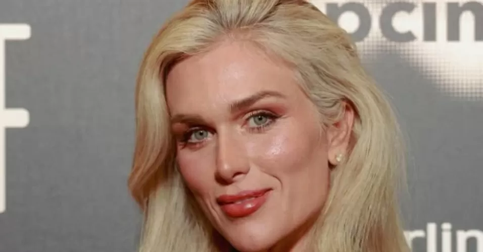 Ludmila Dayer em lançamento de filme
