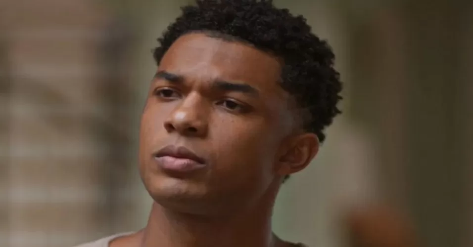 Samuel encara Jaques em cena de Dona de Mim 