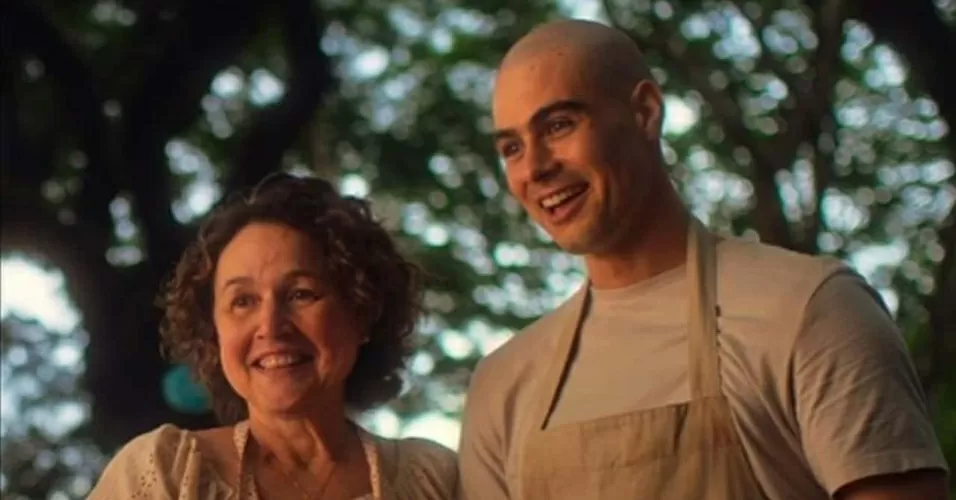 Kelzy Ecard e Rafael Vitti no filme Caramelo, da Netflix