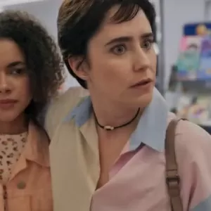 Alana Cabral como Joélly na novela Três Graças