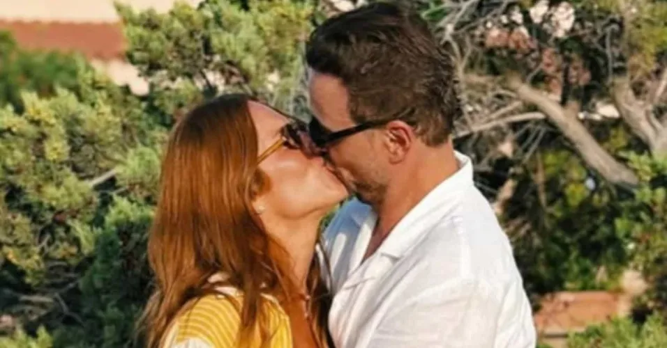 Giovanna Ewbank e Leo Fuchs: beijo de aniversário