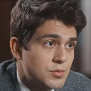 Júlio incrédulo em cena de Amor Perfeito