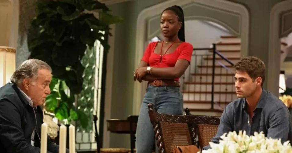 Tony Ramos, Clara Moneke e Rafael Vitti na novela Dona de Mim, que a Globo exibe às 19h