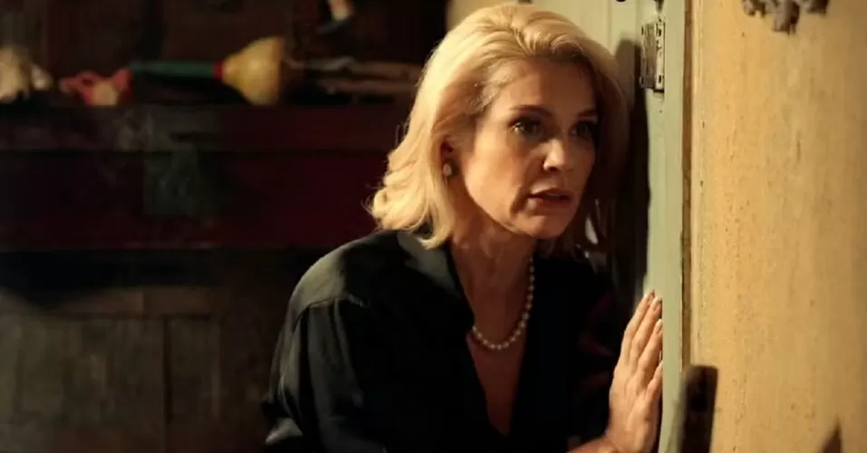 Flávia Alessandra como Sandra na novela Êta Mundo Melhor