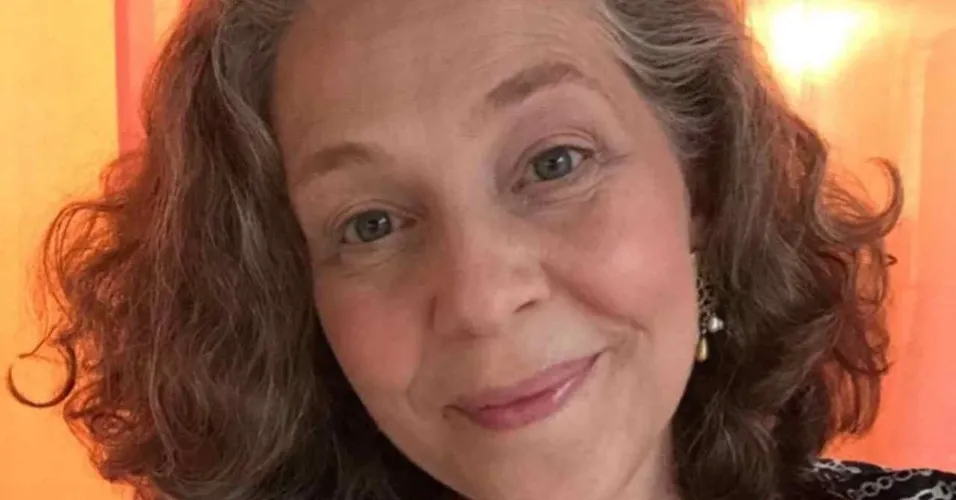 Isabela Garcia fazendo pose para foto