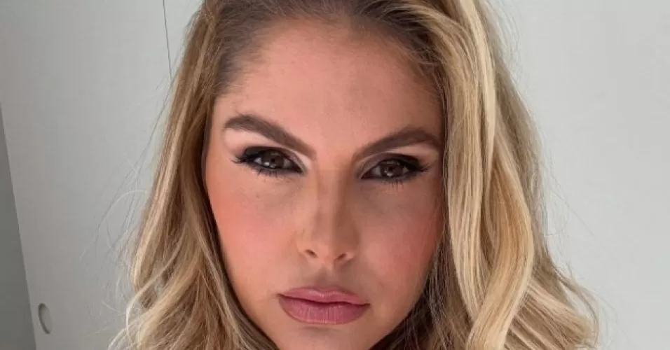 Bárbara Evans ainda loira 