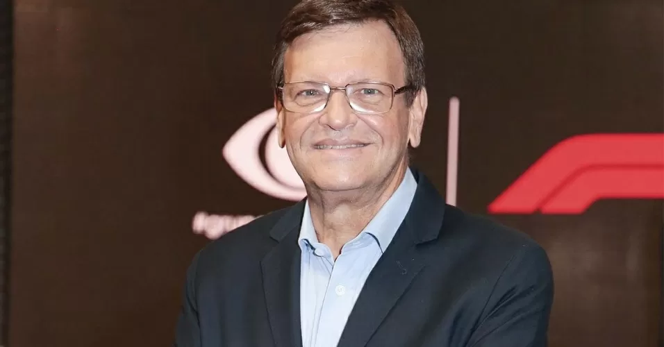 Sérgio Maurício em foto posada com sorriso