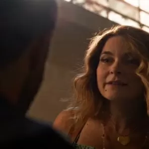 Filipa encara Danilo em cena de Dona de Mim
