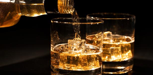 Na crise do metanol, bar especializado em uísque vende mais cerveja e vinho