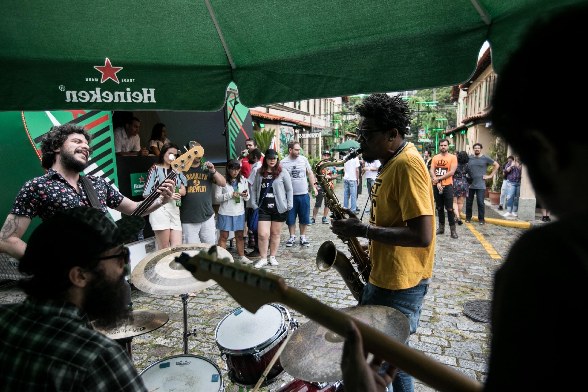 Segundo dia de Heineken Block tem show do Bixiga 70 - Simon Plestenjak/ UOL