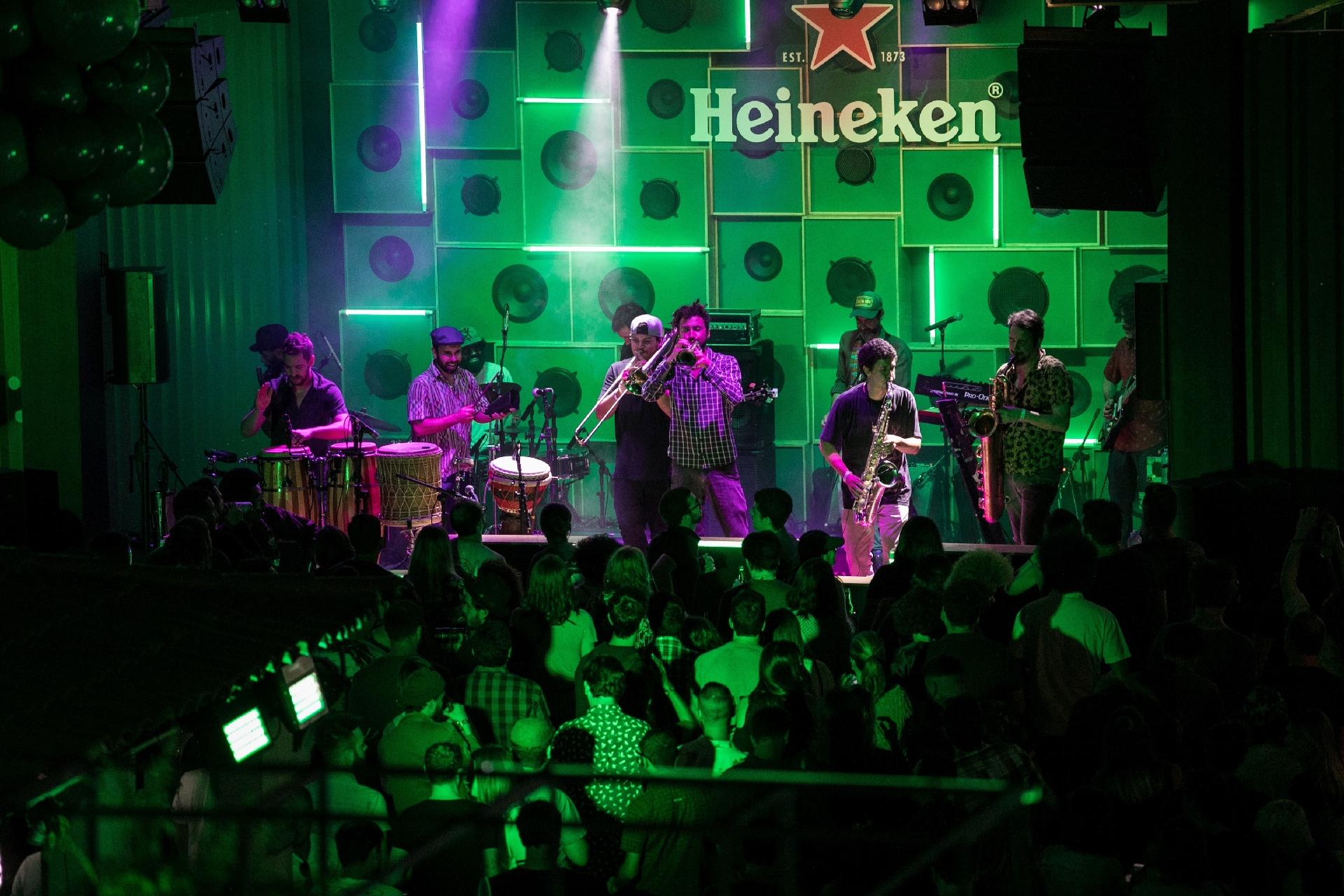 Segundo dia de Heineken Block tem show do Bixiga 70 - Simon Plestenjak/ UOL