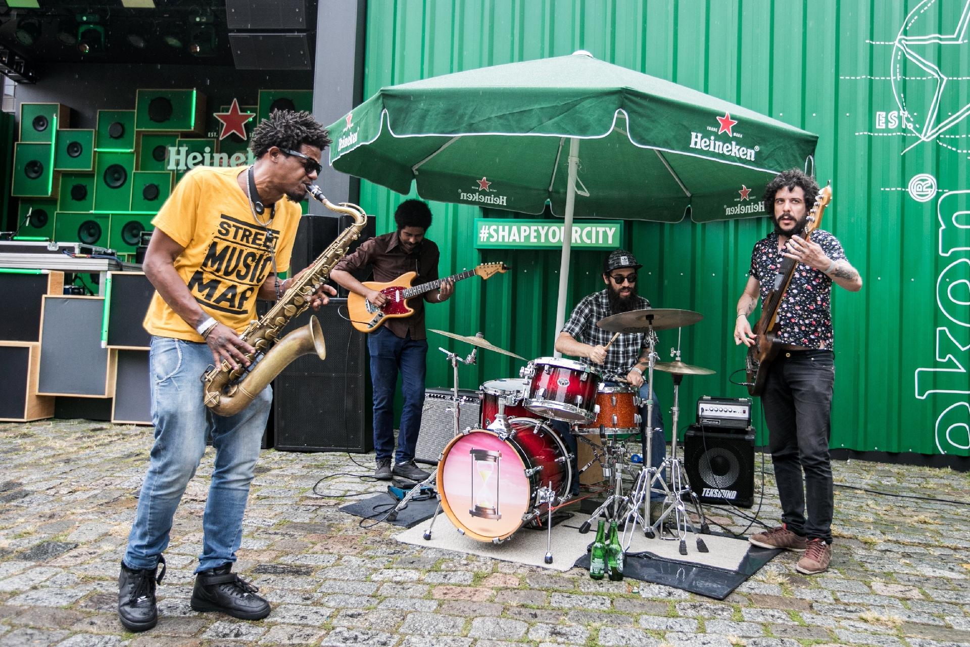 Segundo dia de Heineken Block tem show do Bixiga 70 - Simon Plestenjak/ UOL