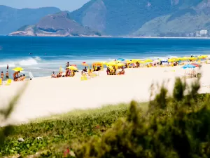 Brasil tem 38 praias premiadas com Bandeira Azul em 2024; 20 estão em SC