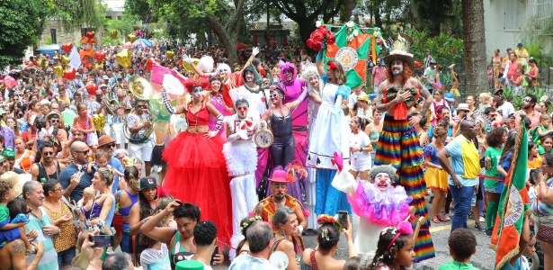 Proteja o bolso! Como evitar golpes no cartão e celular durante o Carnaval