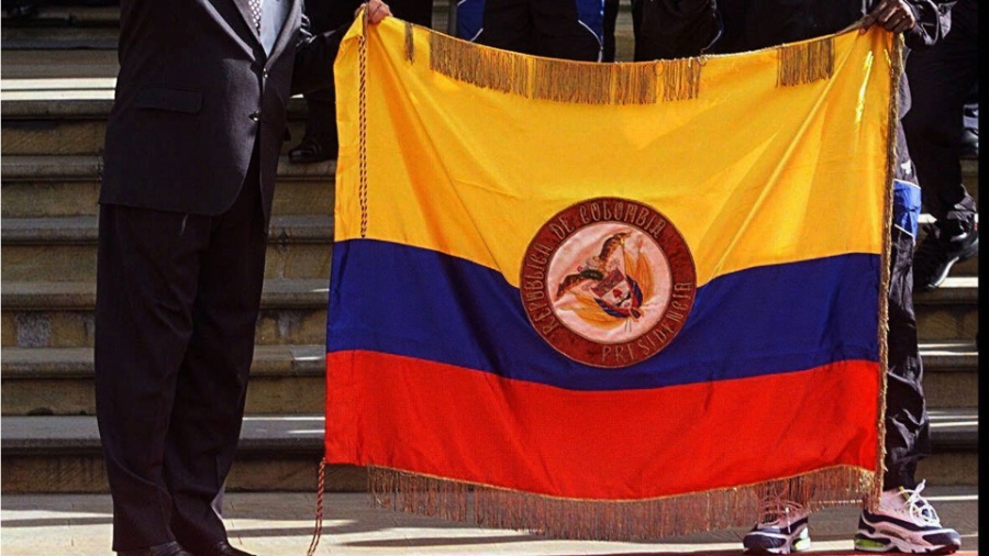 Bandeira da Colômbia, país da América do Sul que tem Bogotá como capital - Pedro Ugarte/AFP