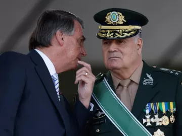 Tales: General fecha tumba de Bolsonaro e suja quem o chamou de 'cagão'