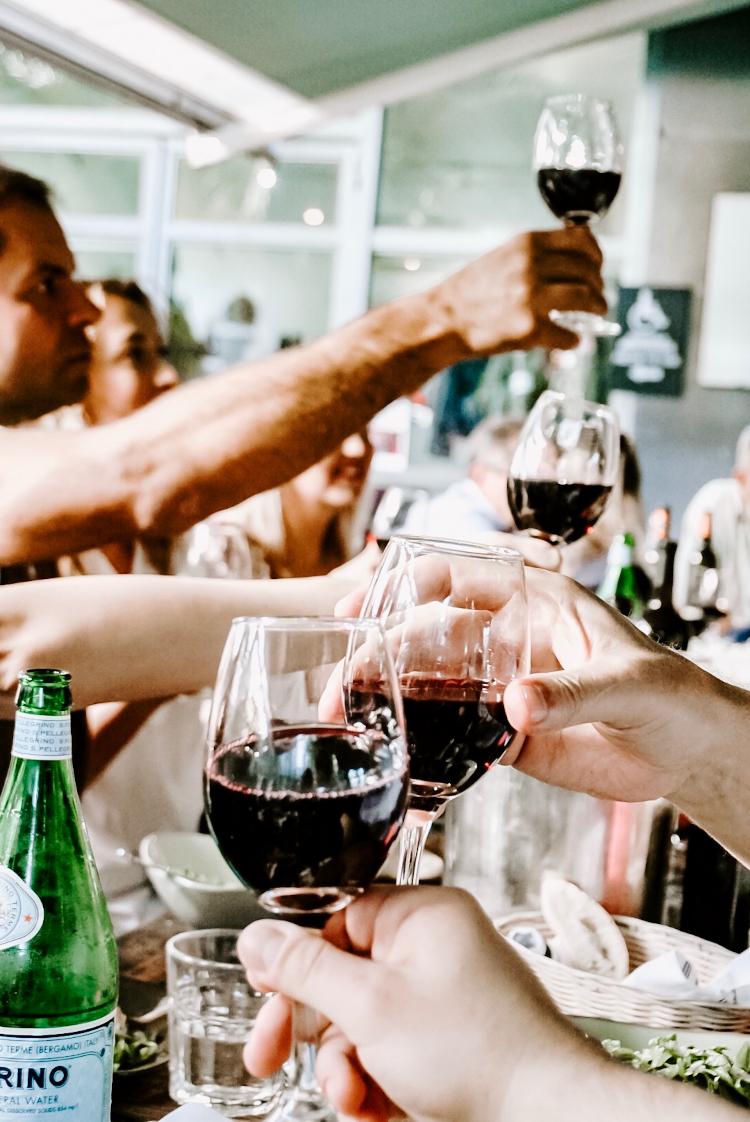 Vinho tinto no verão? Pode, sim! Vinho tinto no verão? Pode, sim!