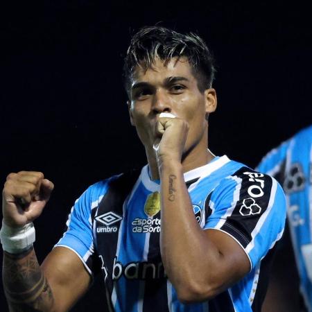 Arezo foi emprestado pelo Grêmio ao Peñarol