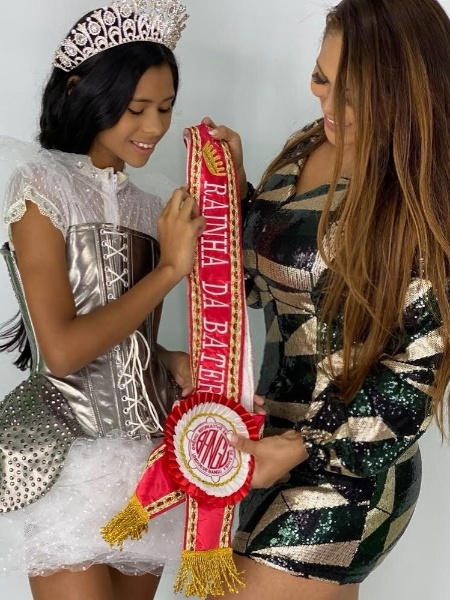 Darlin Ferratry ao lado da filha Wenny Isa, de 11 anos - Divulgação
