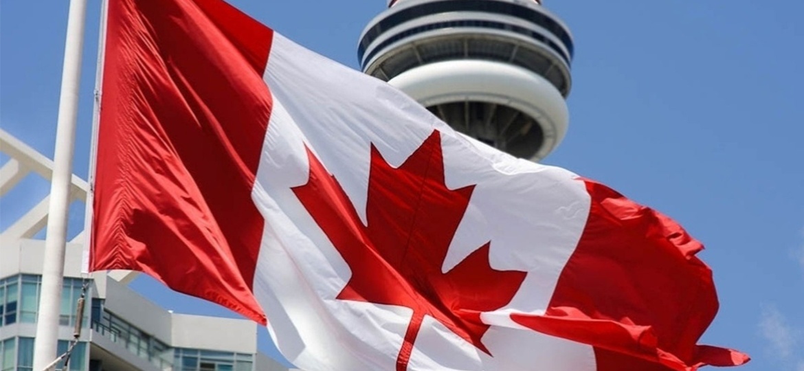 Bandeira do Canadá em frente ao Centro Harbourfront, em Toronto  - Victor Magdic/Flickr