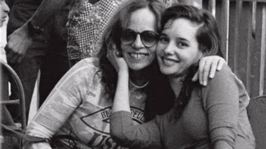 Glória Perez e a filha, a atriz Daniella Perez, assassinada em 1992 - Reprodução