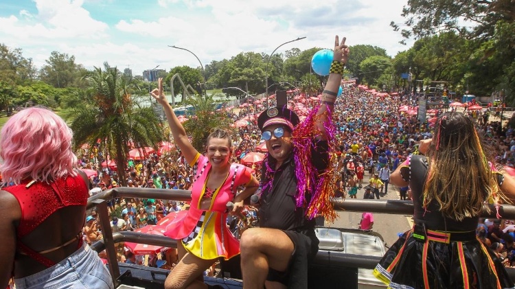 Neste ano, o Vou de Táxi faz desfile único em São Paulo, nesta segunda-feira (12)