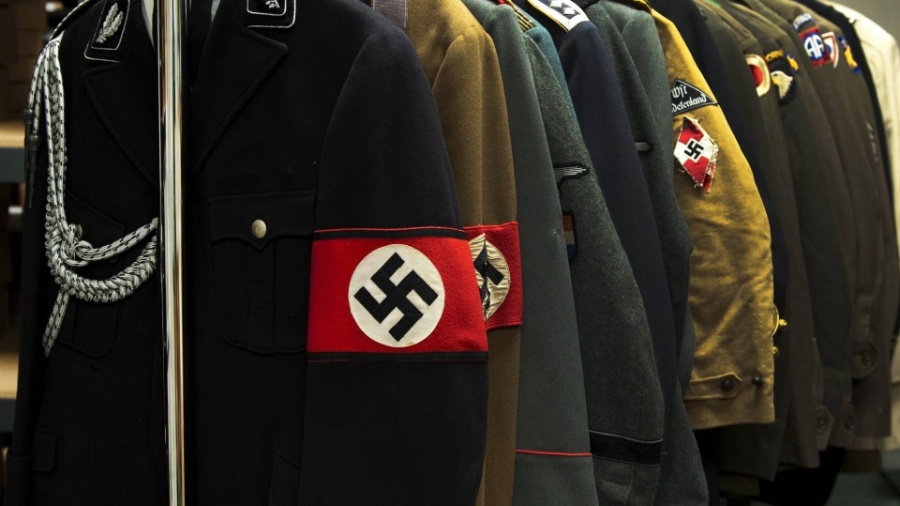 Um jovem francês e admirador de Hitler suspeito de planejar um assassinato em massa foi acusado de "iniciativa terrorista individual" e colocado em prisão preventiva - Don Emmert/AFP
