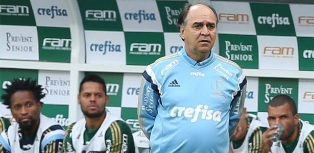 Marcelo Oliveira observa a partida entre Palmeiras e São Paulo no Allianz Parque (28/06) - Robson Ventura/Folhapress