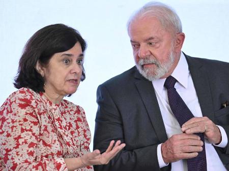 A ministra da Saúde, Nísia Trindade, e o presidente Lula - Evaristo Sá/AFP