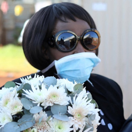 Funeral em Soweto, na África do Sul, durante a pandemia de coronavírus  - Siphiwe Sibeko -24.abr.2020 /Reuters