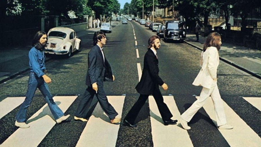 Os Beatles na capa de Abbey Road - Reprodução