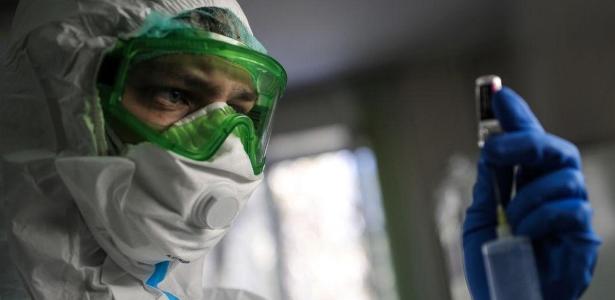 Imunização possibilitaria investir em outras áreas que não o atendimento a pacientes acometidos pela covid-19, mostram estudos obtidos pela OMS